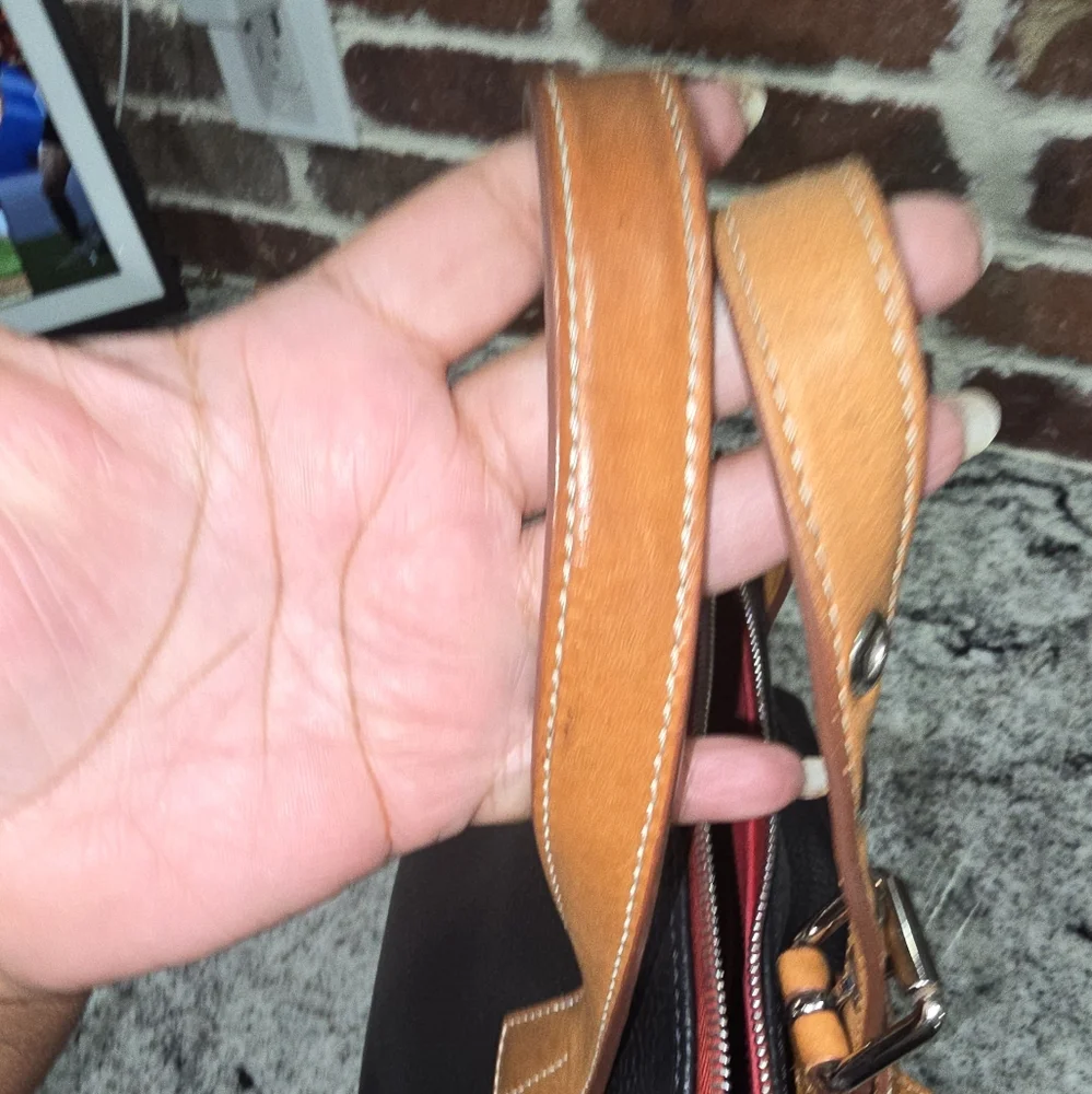 SOLD…SOLD…SOLD… Dooney Bourke Vintage Handbage - Picture 6 of 7